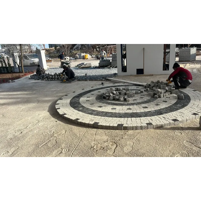Yozgat Karaali Köyü Cami avlusu begonit taşı uygulaması